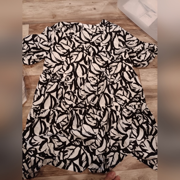 Black And White Poplin Dress - Picture 4 of 6